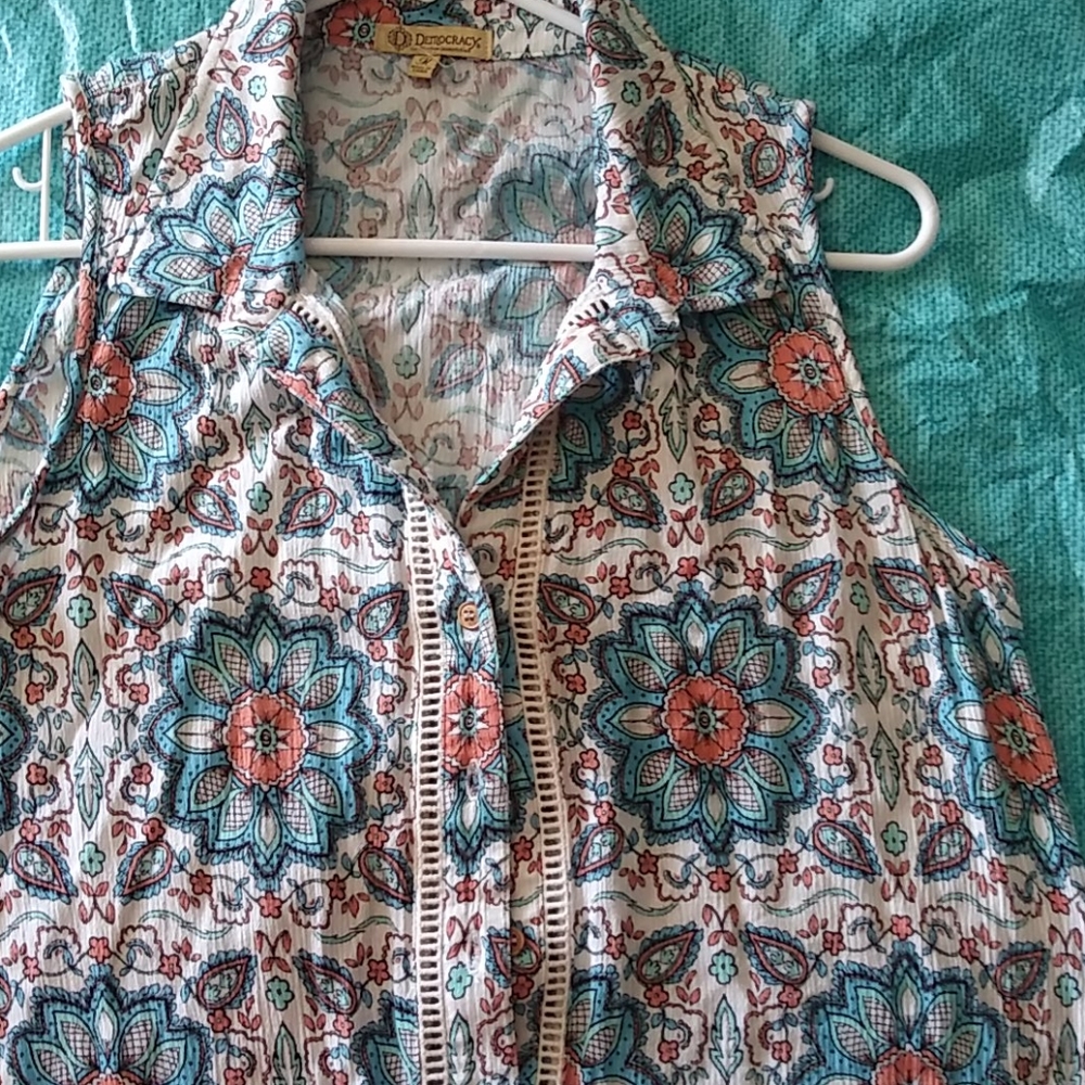 Sleebeless burron down blouse